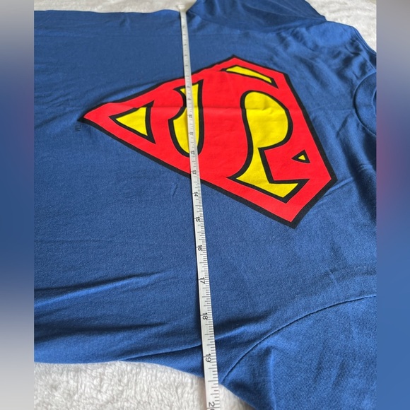 NWT Superman graphic tshirt from Hot Topic size Medium - Picture 2 of 4